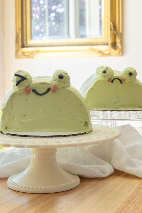 Frog Shaped Cake, Easy Frog Cake, Frog Cake Ideas, Easy Whipped Cream Frosting, Cakes To Make At Home, Korean Birthday Cake, Froggy Cake, Easy Whipped Cream, Kawaii Baking