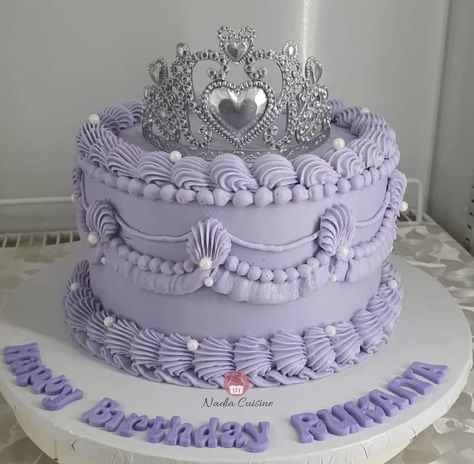 Bolo Vintage, 12th Birthday Cake, Purple Cakes Birthday, 15th Birthday Cakes, Circle Cake, Purple Cake, Vintage Birthday Cakes, Sweet 16 Birthday Cake, Purple Cakes