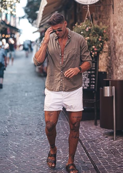 Mens Vacation Outfits, Guerriero Samurai, Vacation Outfits Men, Beach Outfit Men, Fashion Rules, Classy Outfits Men, Mens Summer Outfits, Rules And Regulations, Mens Casual Outfits Summer