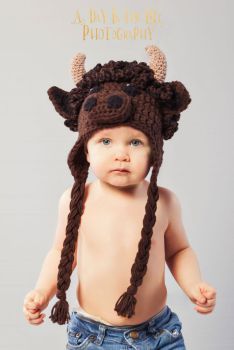 Hat With Horns, Hat For Winter, Cow Hat, Buffalo Bison, Baby Poncho, Fleece Hats, Baby Projects, Snowflake Designs, Halloween Crochet