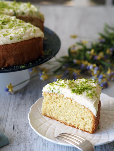 Tangy Lime Coconut Cake with lip smacking Lime Buttercream Frosting Lime Buttercream Frosting, Coconut Lime Cake, Lime Frosting, Lime Buttercream, Easy Mug Cake, Lime Desserts, Diy Easy Recipes, Lime Cake, Buttercream Frosting Recipe