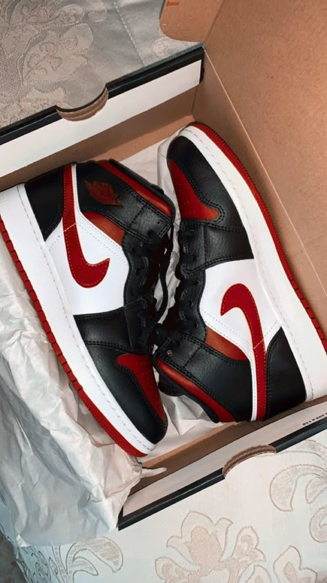 Air Jordan 1 Mid Outfit, Jordan 1 Mid Outfit, Air Jordans 1 Mid, Sepatu Air Jordan, Air Jordan Mid, Nike Jordan 1 Mid, Nike Jordan Shoes, Nike Shoes Women Fashion, Jordan Mid