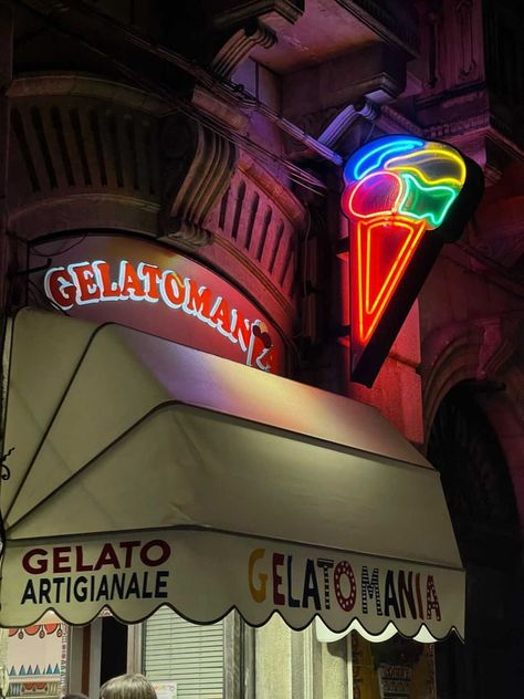 Italian Gelato Aesthetic, Gelato Aesthetic, Wedding Reception Food Buffet, Gelato In Italy, Gelato Bar, Whiskey Barrel Wedding, Kentucky Wedding Venues, Italian Gelato, Wedding Color Schemes Spring