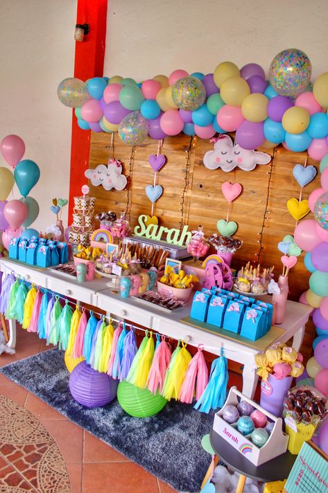 Rainbows and clouds candybar Candy Bar Arcoiris, Candy Bar Decoracion, Girl Dinosaur Birthday, 1st Birthday Girl Decorations, Birthday Room Decorations, Birthday Party Theme Decorations, Pony Birthday, Ballerina Birthday, 1st Birthday Girls