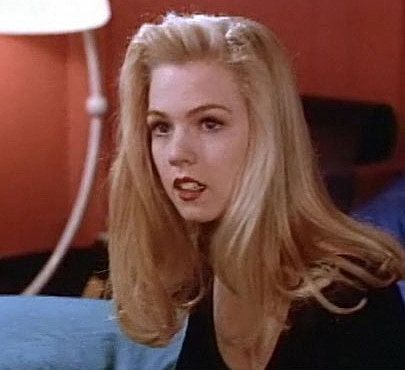 Kelly's hair was the epitome of a California GIrl in the first years: long, blond, and pretty. Jennie Garth, Long Blond, Vintage Pop Art, Beverly Hills 90210, California Girl, Beige Blonde, Popsugar Beauty, Retro Hairstyles, Beauty Photos