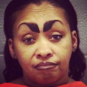 This extremely symmetrical woman. | 43 People Whose Eyebrows Are So Bad They’re Actually Works Of Art Eyebrow Fails, Glowup Transformation, Funny Eyebrows, Crazy Eyebrows, Lachen Macht Happy, Bad Eyebrows, Funny Bunnies, Mug Shots, Underworld