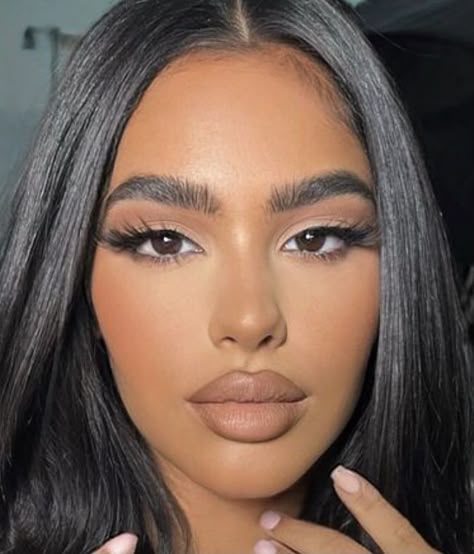 Club Makeup Aesthetic, Soft Makeup Look For Brown Eyes, Natural Soft Glam Makeup Brown Eyes, Neutral Glam Makeup, Sultry Makeup, Glam Makeup Look, Night Wedding, Nude Makeup, Soft Glam