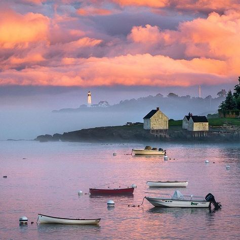 Benjamin Williamson sur Instagram : World of wonder - It really doesn’t get much better than this for me. Incredible weather combined with cultural scenery. Yes, please.… Beach View House, Buenos Aires Travel, Cottage Beach House, Maine Photography, Maine New England, Portland Head Light, England Photography, Maine Travel, World Of Wonder