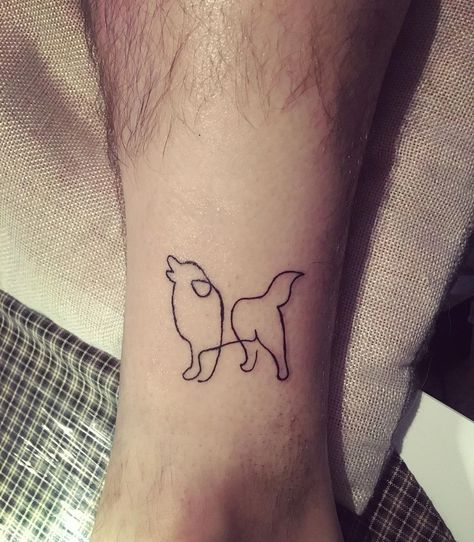 Australian Shepherd Tattoo, Dog Outline Tattoo, Shepherd Tattoo, Tatoo Dog, Puppy Tattoo, Cute Simple Tattoos, Unusual Tattoo, Dog Memorial Tattoos, Dog Outline