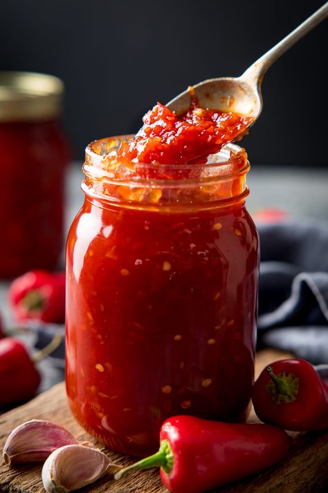 Sweet Chili Recipe, Chilli Sauce Recipe, Sweet Chilli Sauce Recipe, Homemade Chili Sauce, Beef Massaman Curry, Sweet Chili Sauce Recipe, Easy Chilli, Chili Sauce Recipe, Dry Rubs