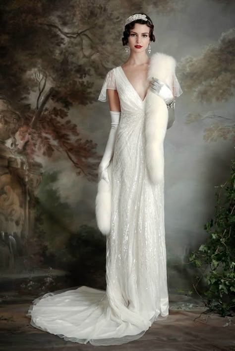 The Great Gatsby Days Look Gatsby, Art Deco Wedding Dress, Deco Wedding Dress, Eliza Jane, Great Gatsby Wedding, 1920s Wedding, Look Retro, Fur Stole, Gatsby Wedding