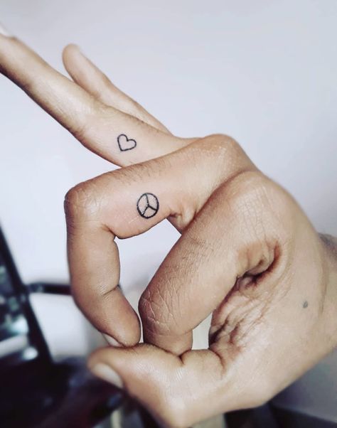 Peace Sign Tattoos, Happiness Tattoo, Peace Tattoos, Hippie Tattoo, Herz Tattoo, Peace Signs, Dream Tattoos, Tattoo Models, Line Tattoos