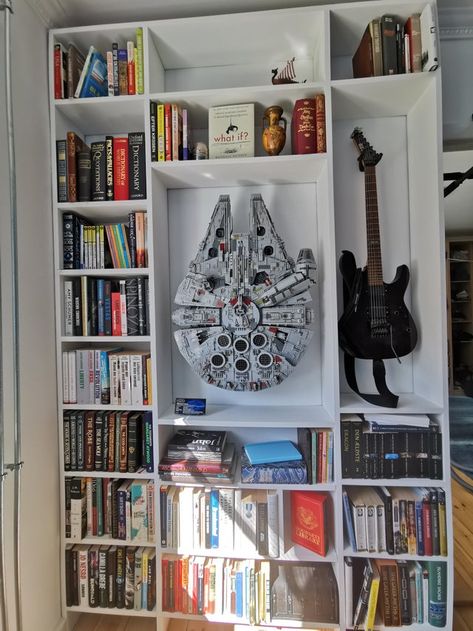 Star Wars Display, Lego Shelves, Lego Room Ideas, Studio In Casa, Lego Display Ideas, Lego Porsche, Lego Room Decor, Geek Room, Nerd Room