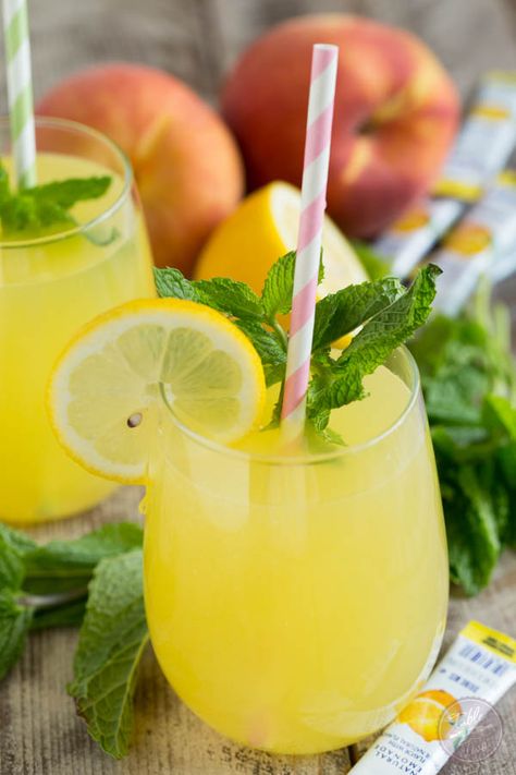 Sparkling Mint Peach Lemonade is refreshing, sweet, and full of bubbles! You'll want a large pitcher of this! Redvelvet Brownies, Lemonade Table, Appetizer Healthy, True Lemon, Lemonade Pitcher, Mint Lemonade, Peach Lemonade, Vegan Chicken, Table For Two