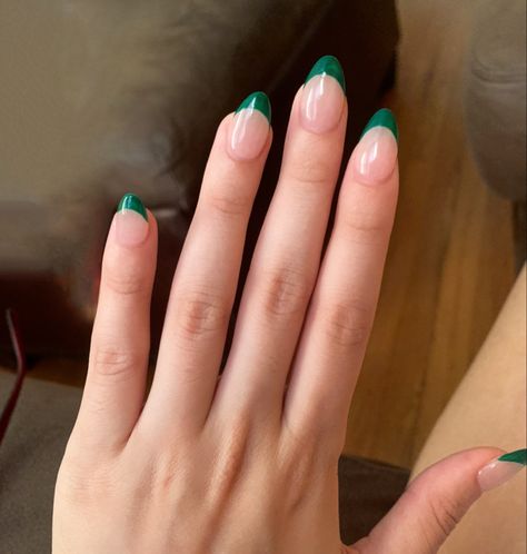 Green Tips Nails Almond, French Nails Forest Green, Formal Nails Emerald Green, Emerald Almond Nails Design, Emerald Green Nails Short Almond, Green Tip Dip Nails, Almond Shaped Green French Tip Nails, Holiday Green French Tip Nails, Almond Shape Green French Tip