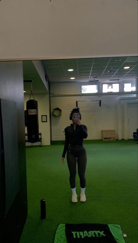 selfies, gym, mirror selfie, workout Gym Selfie Female No Face, Gym Progress Pictures, Workouts Selfie, Gym Girl Mirror, Gym Selfie Aesthetic, Gym Poses Selfies, Workout Mirror Selfie, Gym Selfie Female, Gym Mirror Pics