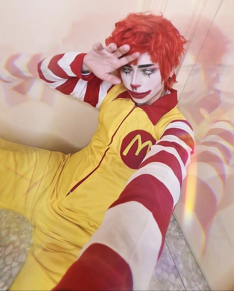 Clown Cosplay Male, Ronald Mcdonald Cosplay, Ronald Mcdonald Fanart, Ronald Mcdonald Costume, Carla Tsukinami, Mcdonald's Aesthetic, Clown Hair, Clown Cosplay, Horror Halloween Costumes