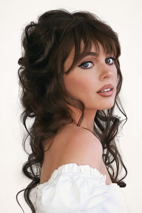 Bridgette Bardot Inspired Hair, Vintage Ball Hairstyles, Wedding Hair 60s Style, Brigitte Bardot Inspired Hair, Long Hairstyles With Bangs For Wedding, Bangs Wedding Look, Retro Inspired Wedding Hair, Bridget Bardot Bridal Hair, Wedding Hair With Bangs Down