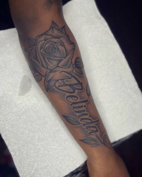 Forearm Tattoo Moms Name, Tattoos For Your Mom For Men, Tattoo For Names Design, Men Tattoos For Mom, Tattoos For Your Mom Ideas, Name Tattoo On Forearm For Women, Mom Name Tattoo For Men Forearm, Grandma Name Tattoo, Mothers Name Tattoo Ideas For Men