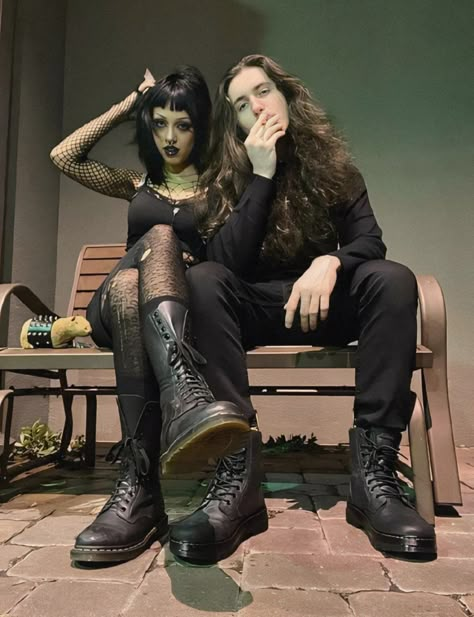 Short Curly Hair Styles, Punk Couple, Grunge Couple, 20k Followers, Hair Styles For Women, Ageless Style, Goth Aesthetic, Me And Who, Poses References