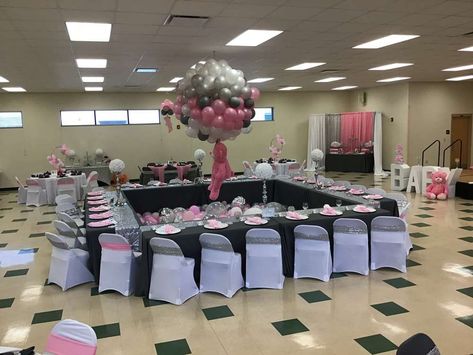 Girl Baby Shower Ideas Black People, Baby Shower Table Set Up Ideas Layout, Baby Shower Seating Ideas, Baby Shower Set Up Ideas Layout, Baby Shower Set Up, Baby Shower Balloons Girl, Baby Shower Table Setting, Paris Baby Shower Theme, Baby Shower Table Set Up