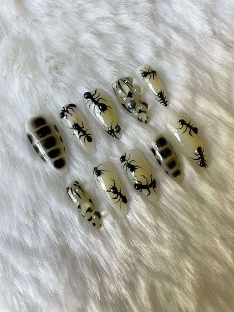 Bug Nail Designs, Centipede Nails, Insect Nail Art, Alt Nails Designs, Bug Nails, Punk Nails, Gothic Nails, October Nails, Goth Nails