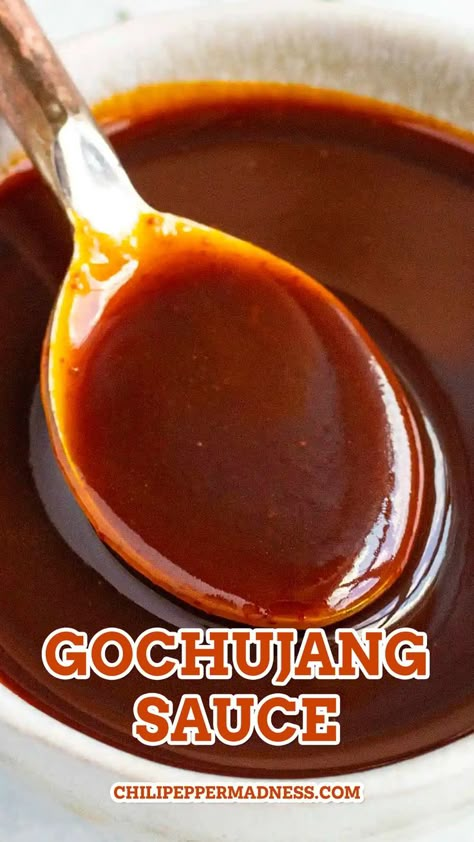 A spoonful of the delicious Gochujang Sauce in a spoon. Gojuchang Sauce Recipe, Gojujang Sauce, Chinese Sauces Recipes Easy, Go Chu Jang Sauce, Gochuchang Sauce, Gochujang Wing Sauce, Spicy Sauce For Noodles, Sweet Spicy Sauce For Chicken, Gogugang Sauce