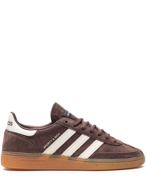 Adidas x Sporty & Rich Handball Spezial Sneakers - Farfetch Adidas Gazelle Brown, Adidas Spezial Brown, Fall Sneakers 2024, Brown Sneakers Outfit Women's, Brown Adidas Shoes, Neutral Sneakers Women, Adidas Sporty And Rich, Adidas Handball Spezial Outfit, Dark Brown Sneakers