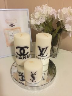 Hey Everyone! So I have seen these candles all over instragram and pinterest and I absolutely LOVE them. So i decided to make them myself. I figured I would show you guys how I did it. Just follow … Diy Chanel Candle, Chanel Candles, Chanel Diy, Candles Ideas, Chanel Decor, Chanel Party, Diy Tumblr, Tumblr Rooms, Mason Jar Lighting