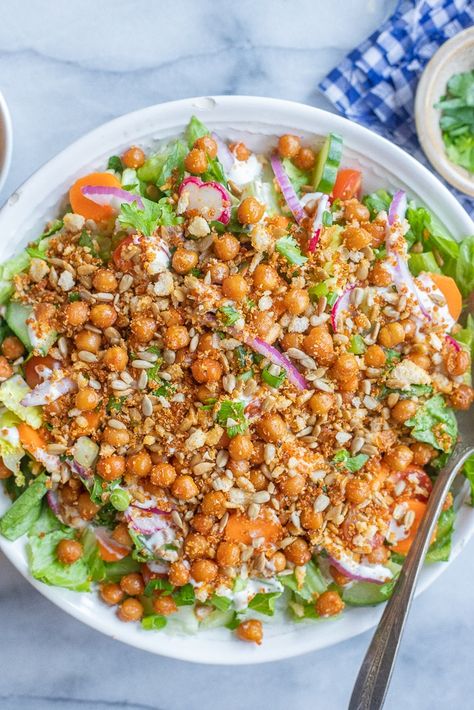 Crunchy Quinoa, Crunchy Salad Toppings, Ranch Salad Recipes, Grain Bowl Recipe, Crispy Quinoa, Ranch Salad, Crunchy Salad, Salad Toppings, Veggie Salad