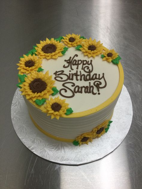 Yellow 21st Birthday Cake, Minimalist Sunflower Cake, Sunflower And Butterfly Cake, Sunflower First Birthday Cake, Sunflower Birthday Cake For Women, Sun Flower Cake Ideas, Sunflower Cakes Ideas, Sunflower Cake Ideas Birthday, Sunflower Sheet Cake