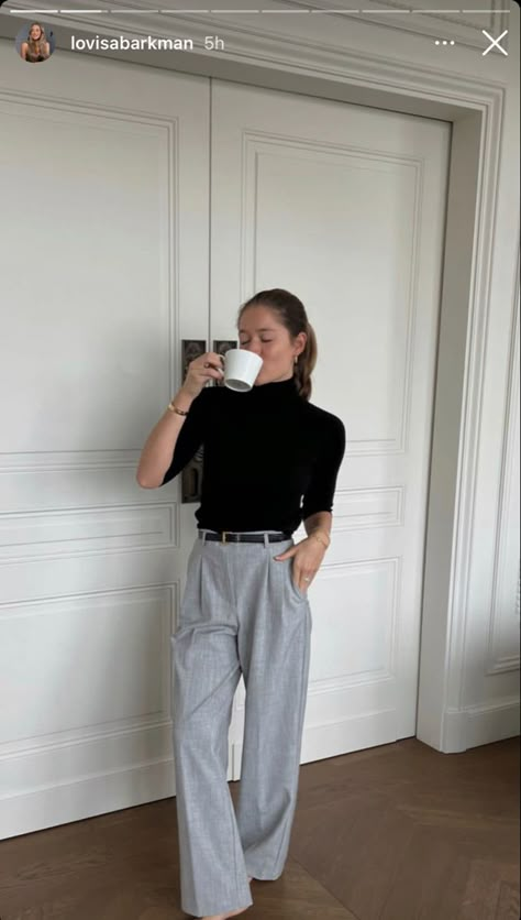 Lecturer Outfit, Gray Trousers Outfit Women, Grey Trousers Outfit Women, Grey Dress Pants Outfit, Grey Trousers Outfit, Wide Leg Trousers Outfit, Grey Pants Outfit, Dark Office, Work Trousers Women