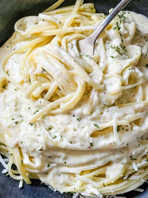 Cream Cheese Noodles, Cream Cheese Pasta Sauce, Linguine Alfredo, Cheesy Pasta Sauce, Cheese Pasta Sauce, Italian Pasta Recipe, Four Cheese Pasta, Cream Cheese Pasta, Cream Cheese Sauce