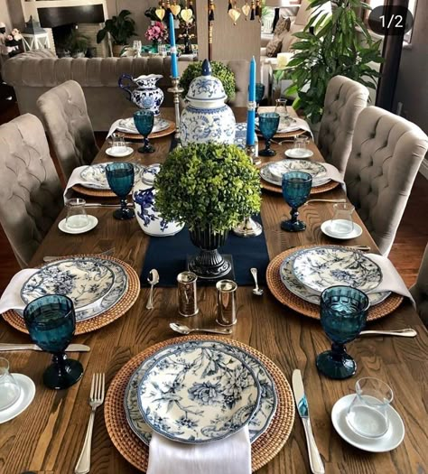 Blue Table Settings, Tafel Decor, Dinner Party Table, Blue White Decor, Dinner Table Setting, Table Setting Decor, Dinner Table Decor, Elegant Table Settings, Art Deco Table