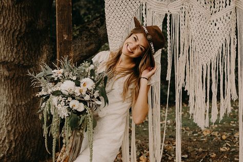 Hat Macrame, Wedding Cowgirl Boots, Boots Bride, Macrame Dresses, Cowgirl Boots Wedding, Cowgirl Bride, Macrame Arch, Hat Photography, Cowgirl Wedding