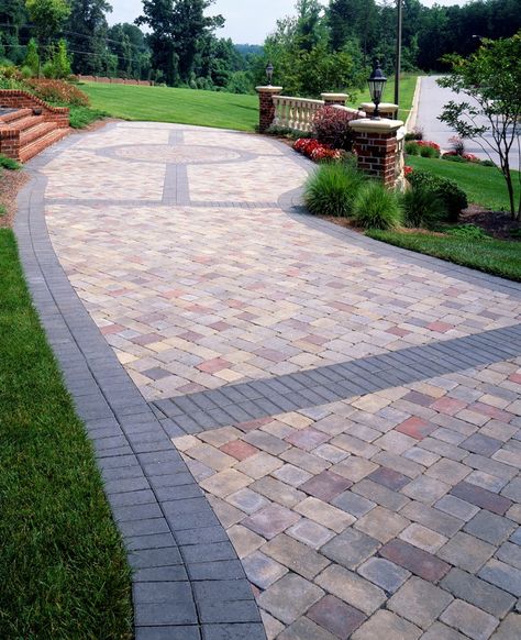 Paver Banding - Design Ideas for Pavers Small Brick Patio, Diy Patio Pavers, Paver Designs, Patio Pavers Design, Concrete Patios, Paving Design, Colorful Patio, Walkway Design, Brick Walkway