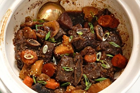 These Korean soy sauce braised short ribs are a triple threat: super unctuous, savory, and sweet, all at the same time. Galbi Jjim Recipe, Korean Braised Short Ribs, Short Rib Stew, Braised Short Ribs Recipe, Chicken Bites Recipes, Short Ribs Recipe, Winter Comfort Food, Braised Short Ribs, Chicken Bites