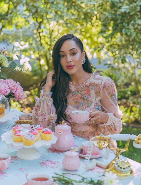 Bloom Party, Modern Tea Party, High Tea Outfit, Tea Party Attire, Night Picnic, High Tea Party, Party Photoshoot, Ladies Who Lunch, Spring Tea