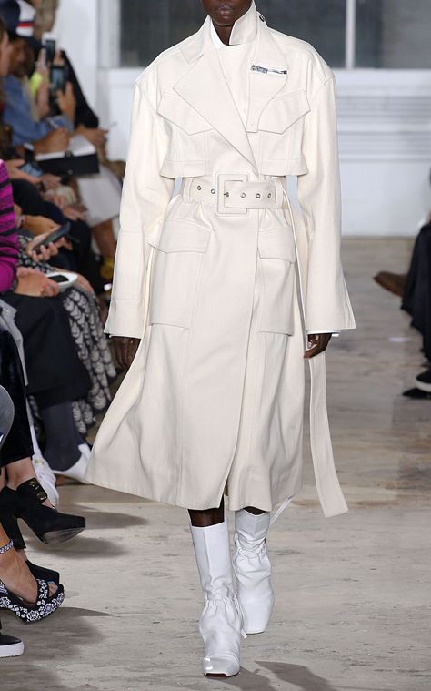 Proenza Schouler Belted Denim Trench Coat White Trench Coat, Fashion Week Outfit, Denim Trench Coat, Trench Coat Style, Older Women Fashion, Fashion Drawing Dresses, Fashion Board, 가을 패션, Only Fashion