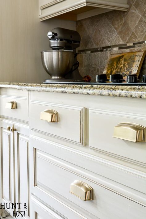 The kitchen got some jewelry with this glam French country hardware selection, plus some easy DIY hardware installation tips! #kitchenhardware #frenchcountrykitchen #goldhardware #kitchencabinetpulls #cuphandles #vintageglam French Country Cabinets, French Country Rug, Country Kitchen Designs, French Country Kitchens, English Decor, Kitchen Cabinet Pulls, Treasure Crafts, Diy Kitchen Decor, French Country Kitchen