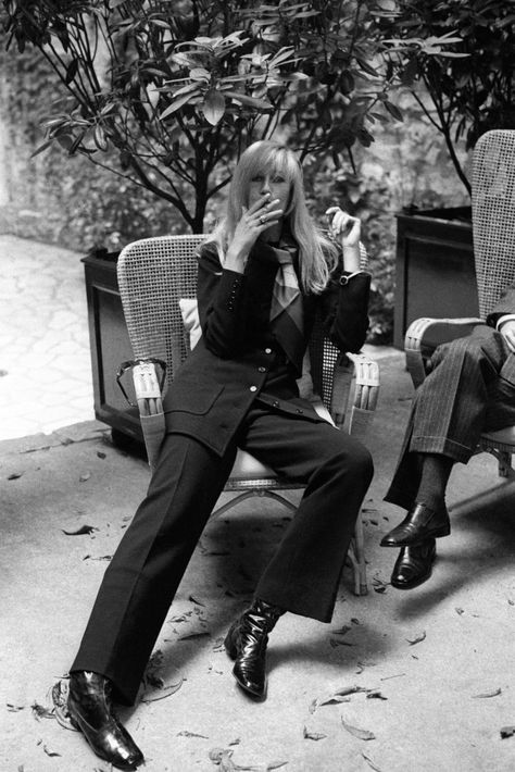 Betty Catroux, Mary Russell, Ysl Muse, Ysl Saint Laurent, Quirky Fashion, Elsa Peretti, French Women, 1960s Fashion, Tres Chic