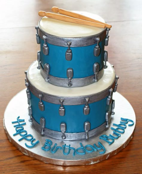 Another drum cake for my dad for fathers Day? Anyone have any good recipes for it/ideas for it? Tips? Drum Cake Ideas Drummers, Drummer Cake Ideas, Music Lover Birthday Cake, Drum Cake Ideas, Drum Birthday Cakes, Drums Cake, Drum Birthday, Bolo Musical, Sharing Music