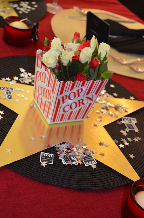 Centerpiece at Academy Awards party. Deco Cinema, Oscars Party Ideas, Academy Awards Party, Red Carpet Theme, Hollywood Party Theme, Confetti Sprinkles, Red Carpet Party, Movie Themed Party, Awards Party