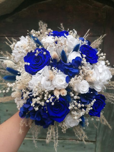 This bouquet is made with dried and preserved flowers in shades of royal blue, white and ivory. You will be able to take full advantage of it for several years. Place your bouquets away from sunlight and humidity Royal Blue Spring Wedding, Wedding Bouquets Royal Blue, Royal Blue Wedding Bouquet Ideas, Wedding Royal Blue Theme, Bouquet For Royal Blue Dress, Royal Blue And Grey Wedding Theme, Royal Blue Wedding Theme Decorations, Blue And Silver Quince, Quince Flower Bouquets