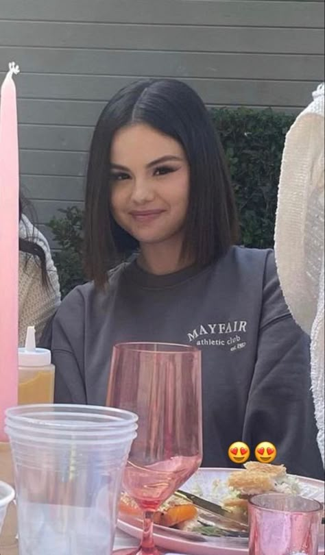 Selena Bob Haircut, Bob Haircut Selena Gomez, Selena Gomez Short Haircut, Latina Bob Haircut, Selena Gomez Bob Haircut, One Length Short Hair, Selena Gomez Bob, Selena Gomez Haircut, Short Hair Selena Gomez