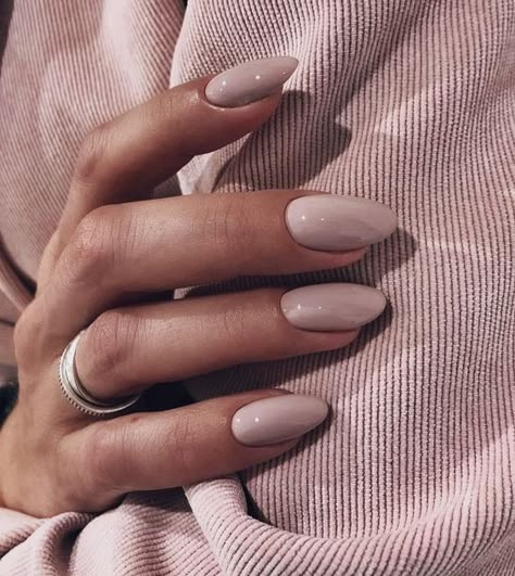 Ongles Beiges, Winter Nails Gel, Kutek Disney, Nude Nail, Nude Nail Designs, Subtle Nails, Beige Nails, Casual Nails, Makijaż Smokey Eye