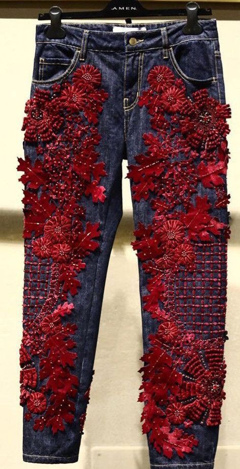 Denim Ideas, Embellished Jeans, 자수 디자인, Jeans Diy, Embroidered Jeans, Mode Inspiration, Fashion Details, Diy Fashion, Denim Fashion