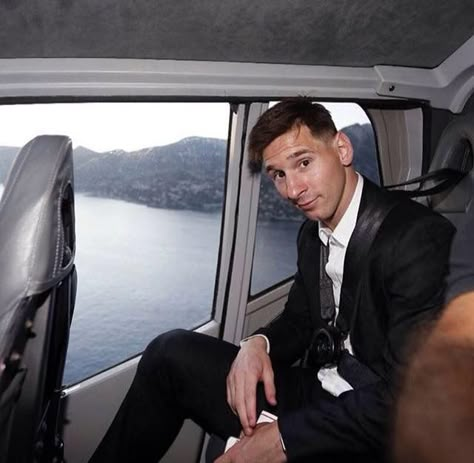 Messi Suit, Young Messi, Messi Goat, Lionel Messi Family, Antonella Roccuzzo, Watching Football, Football Fever, Messi Photos, Lionel Andrés Messi