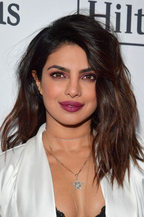 Fall Hairstyles 2019 - Top 31 Hair Trends and Hairstyles for the Fall #darkbrownhair #brownhair Priyanka Chopra Hair, Priyanka Chopra Makeup, Magenta Lipstick, Fall Hairstyles, Summer Haircuts, Fall Hair Trends, Velvet Hair, Trending Hairstyles, Haircuts For Long Hair