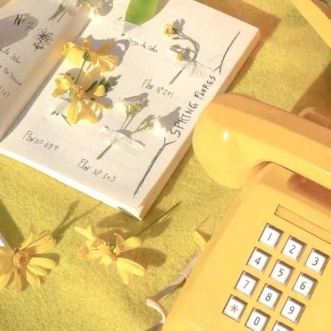 Yellow Aesthetic Pastel, Yellow Theme, Bee Tattoo, Deilig Mat, Yellow Wallpaper, Baby Yellow, Yellow Aesthetic, Aesthetic Colors, Pastel Yellow